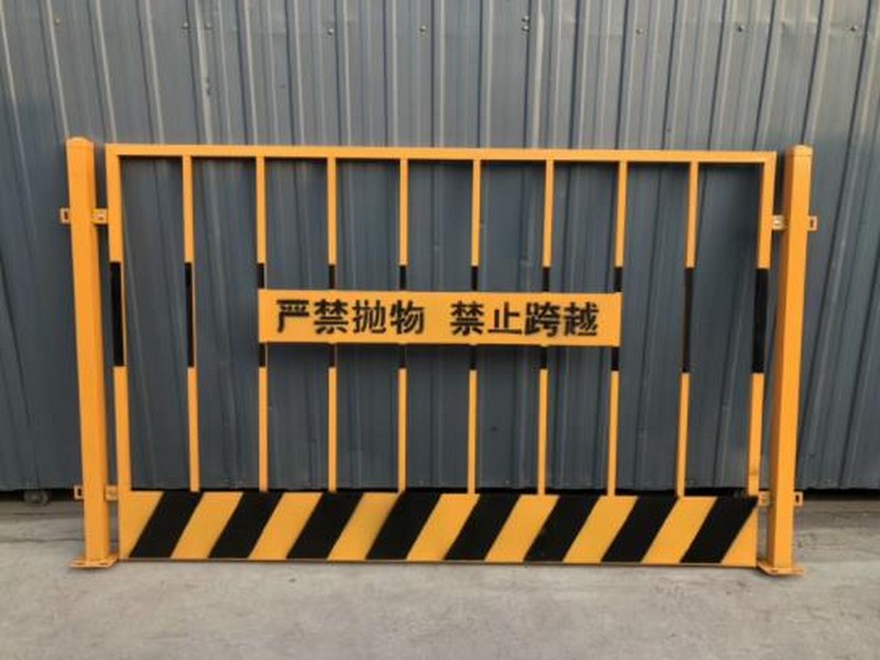 昭平黑黄竖杆基坑安全护栏